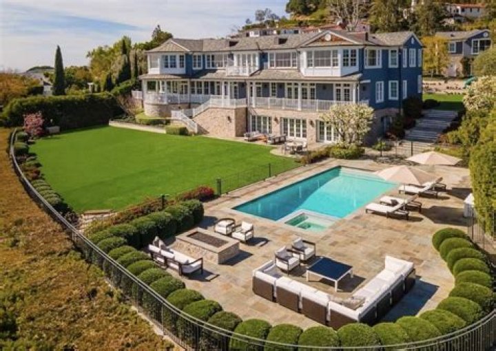 Zillow Ben Affleck House: A Comprehensive Look into the Hollywood Star's Real Estate Empire